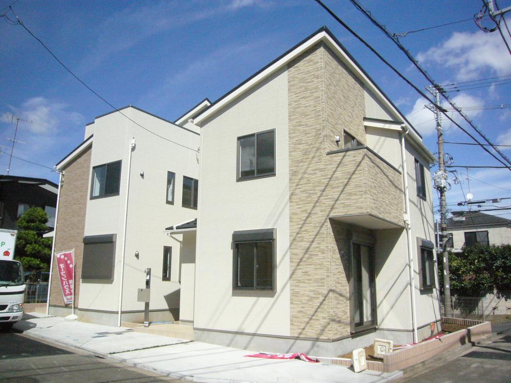 Local appearance photo. Bright field in the North-South double-sided road (Building 2). 2013 October 8 shooting