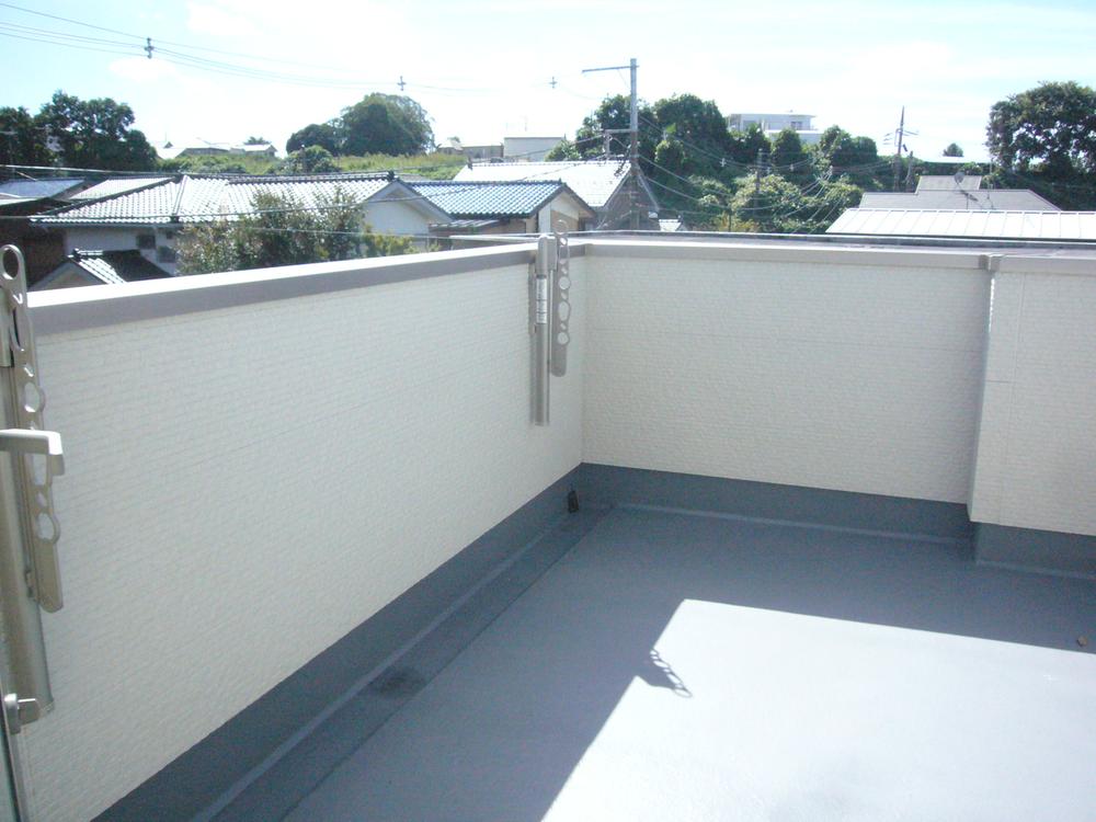 Balcony. Building 2 is equipped with a roof balcony! 2013 October 8 shooting