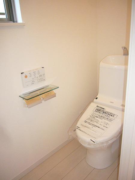 Toilet. Tank is integrated. Building 2, 2013 October 8 shooting