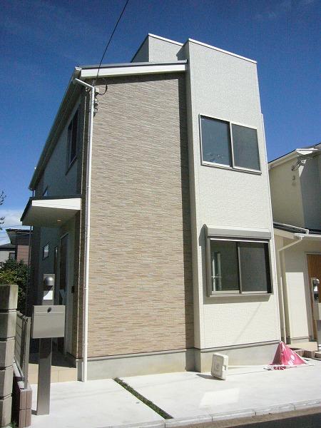 Local photos, including front road. Building 2 2013 October 8 shooting