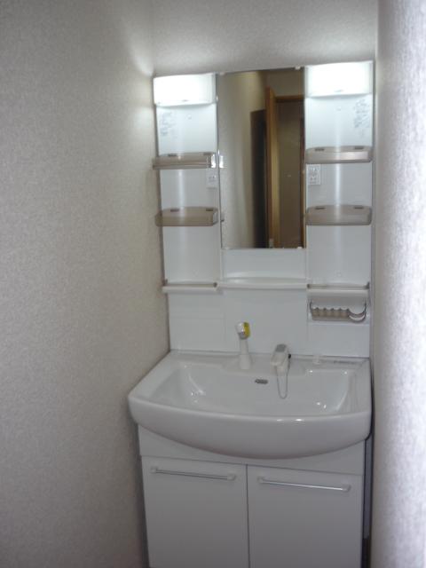 Wash basin, toilet. Indoor (12 May 2013) Shooting