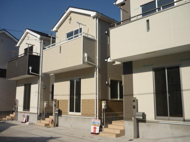 Local appearance photo. Local (12 May 2013) Shooting