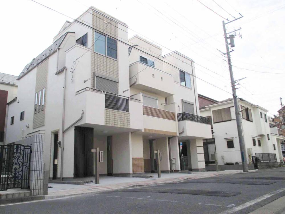 Local appearance photo. Local (12 May 2013) Shooting