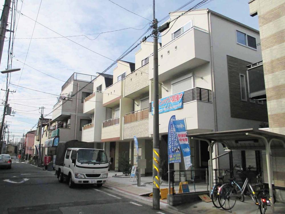 Local photos, including front road. Local (12 May 2013) Shooting