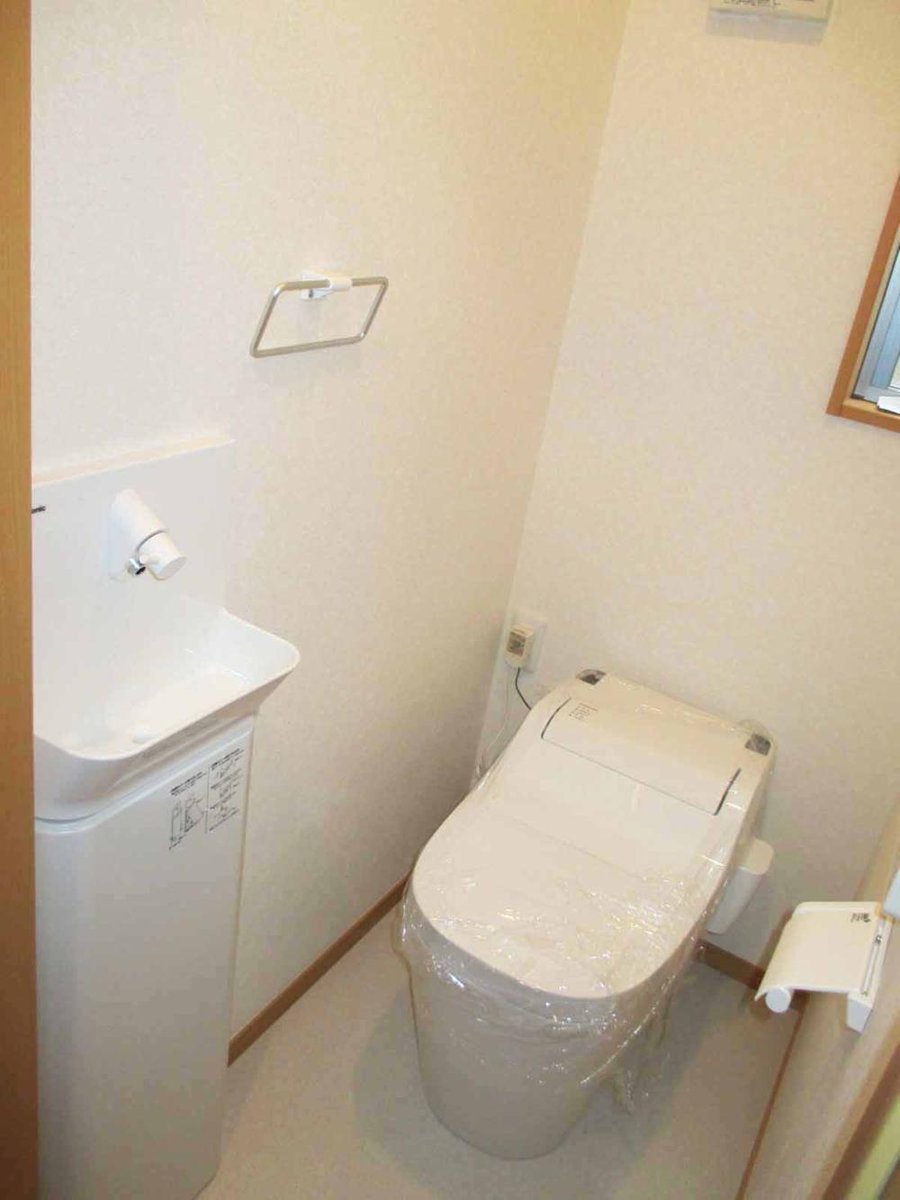 Toilet. Indoor (12 May 2013) Shooting