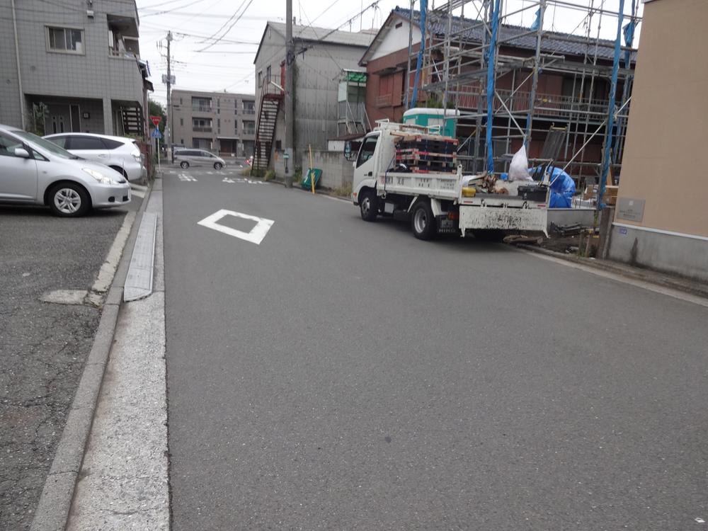 Local photos, including front road. Facing the south 6m public roads!