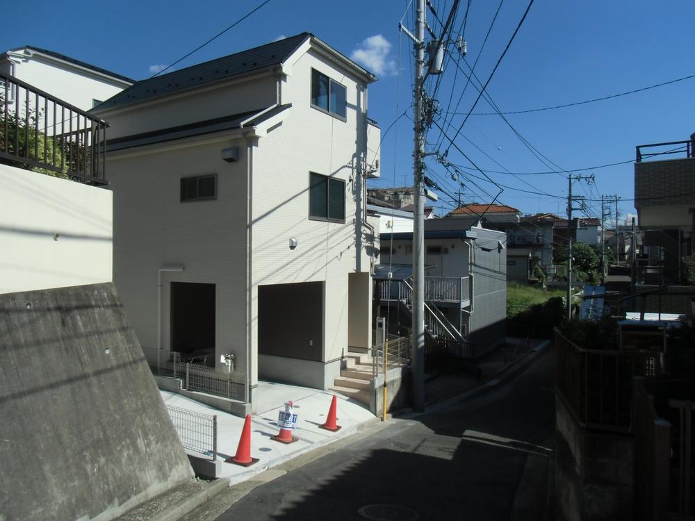 Local photos, including front road. Local (09 May 2013) Shooting