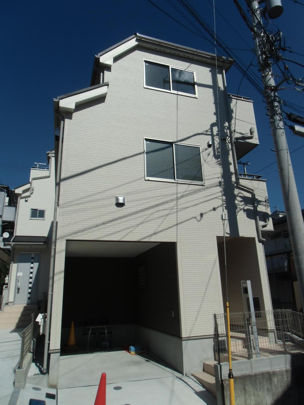 Local appearance photo. Local (09 May 2013) Shooting