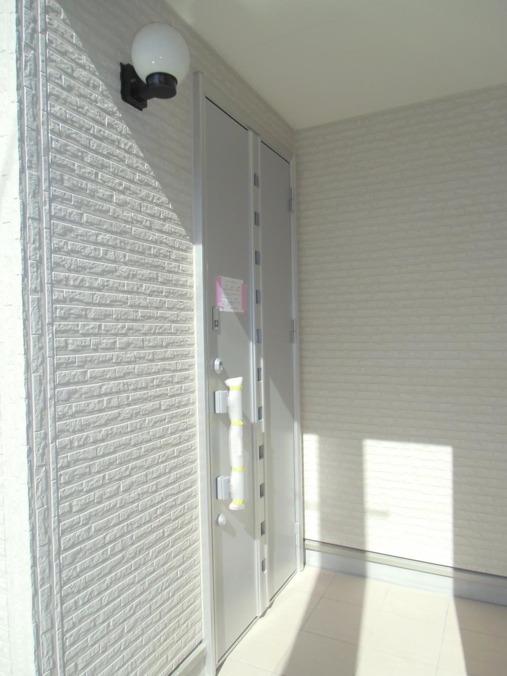 Entrance. Local (09 May 2013) Shooting