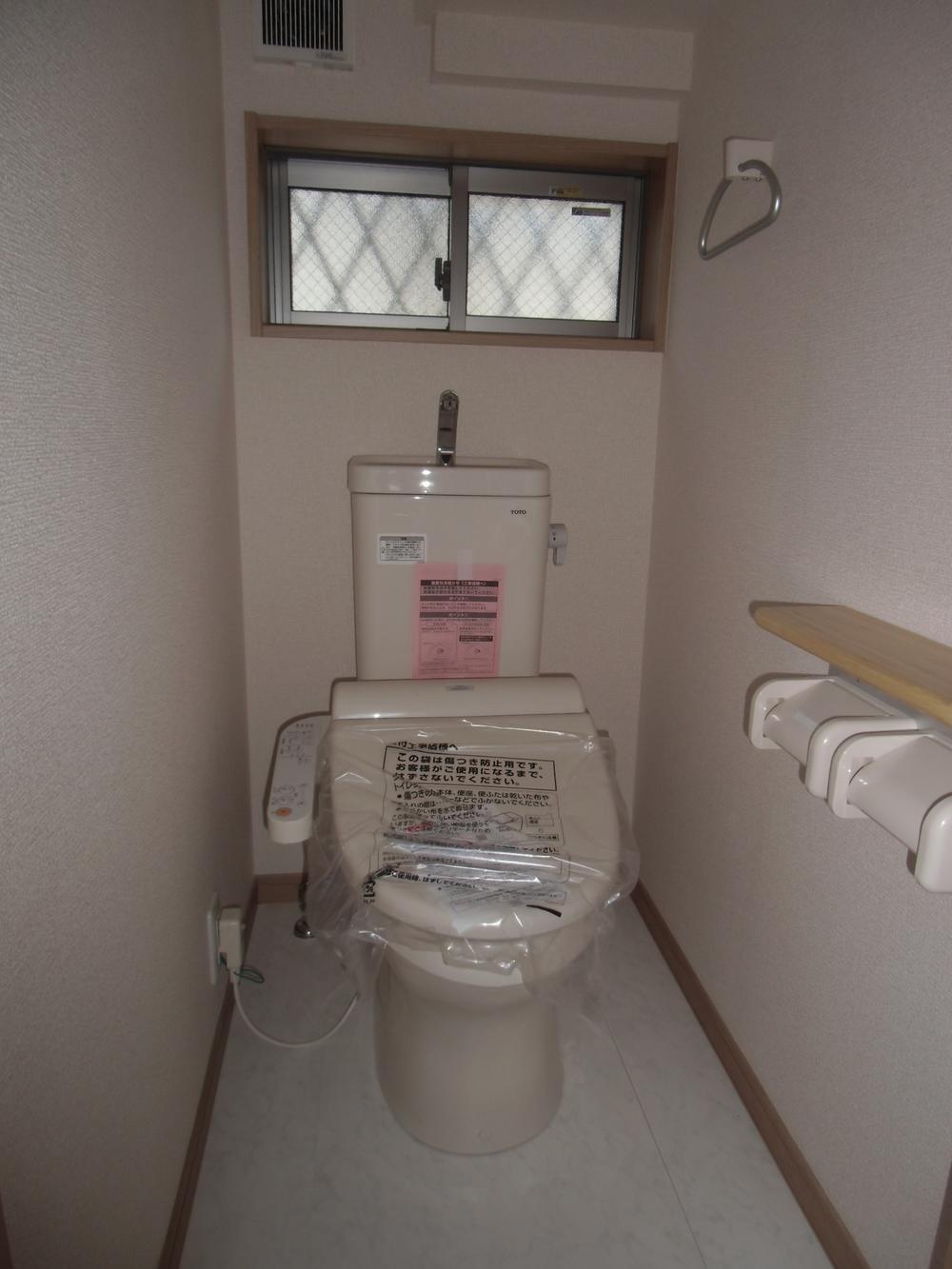 Toilet. Indoor (09 May 2013) Shooting