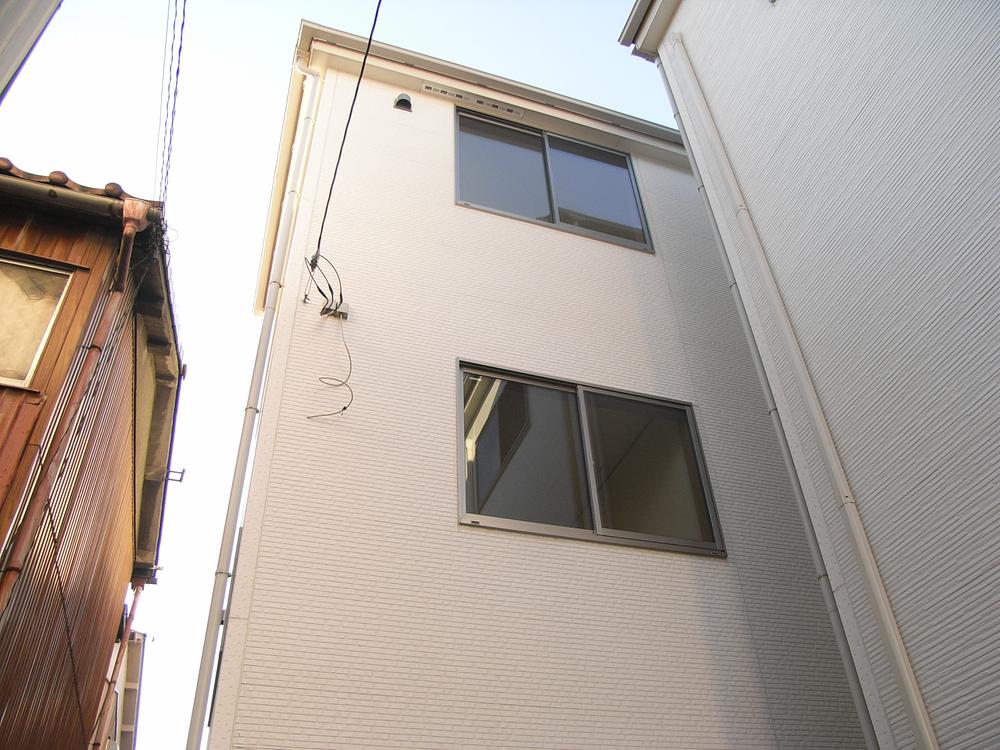 Local appearance photo. Local (11 May 2013) Shooting