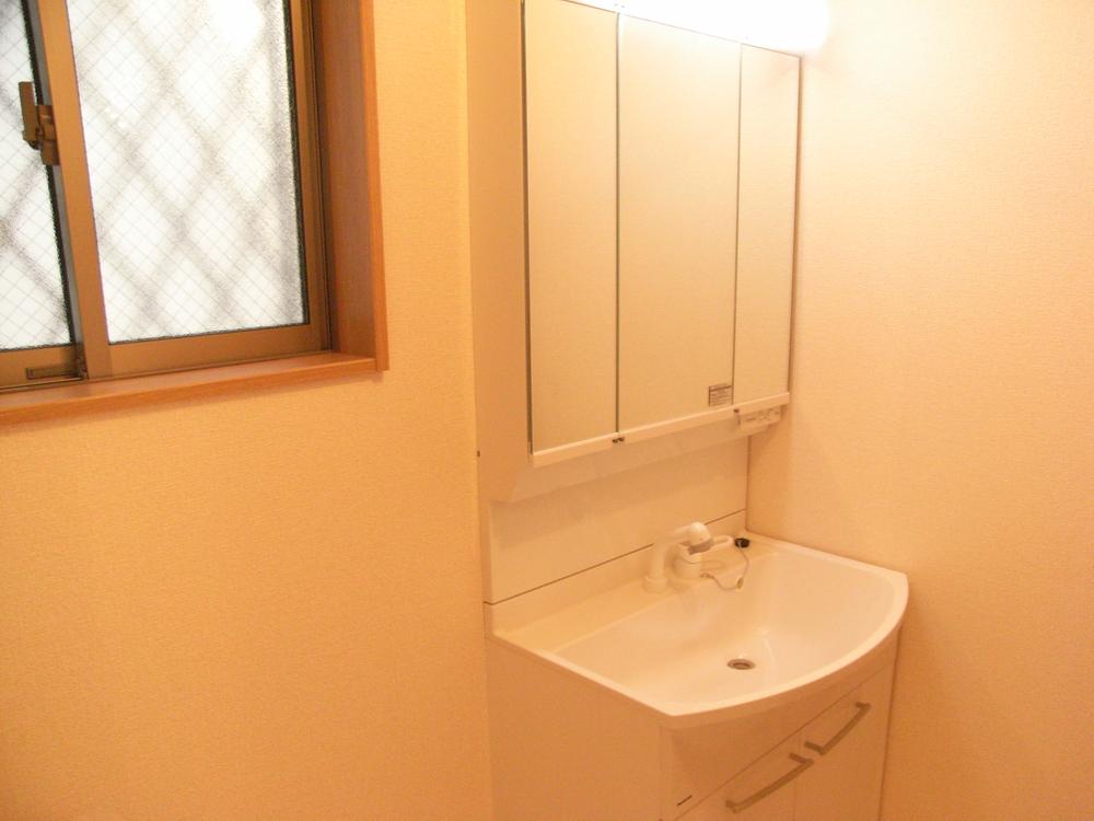 Wash basin, toilet. Indoor (11 May 2013) Shooting