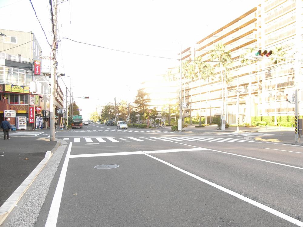 Local photos, including front road. Local (11 May 2013) Shooting