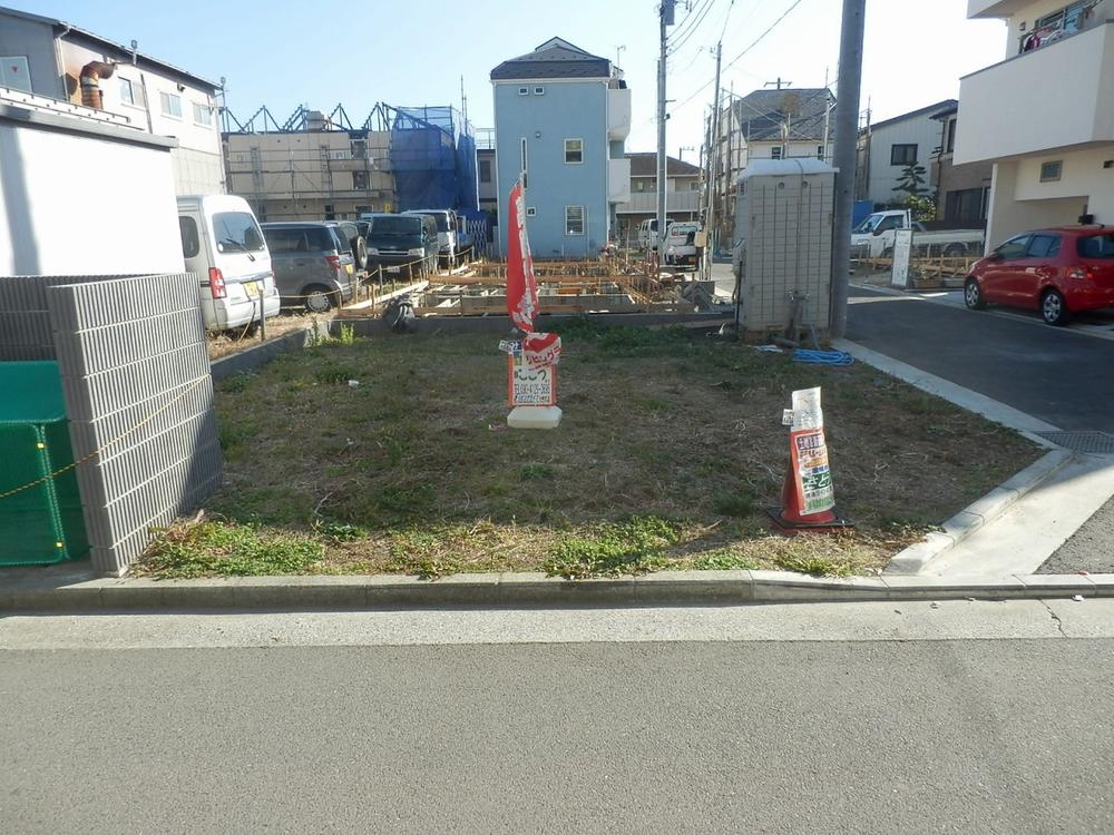 Local photos, including front road. Local (11 May 2013) Shooting