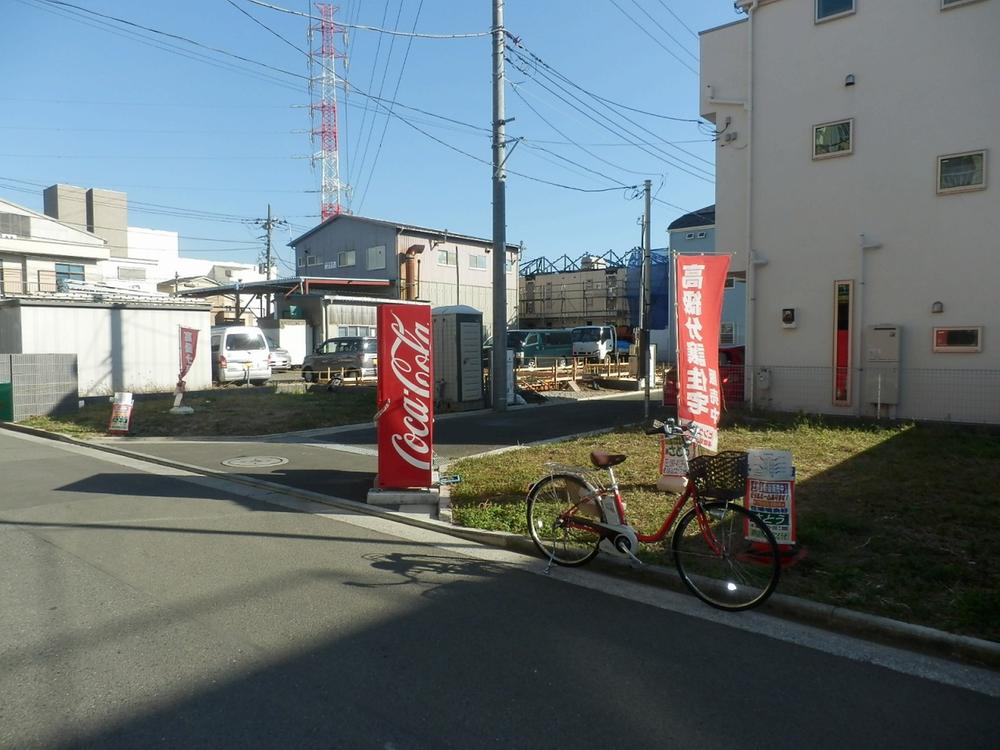 Local photos, including front road. Local (11 May 2013) Shooting