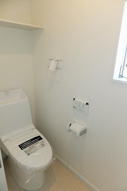 Toilet. Indoor (May 23, 2013) Shooting