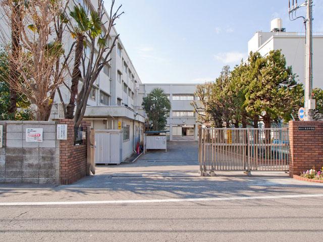 Junior high school. 650m to Yokohama Municipal Sueyoshi junior high school