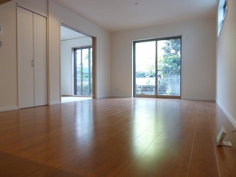 Living. B Building Indoor (November 15, 2013) Shooting