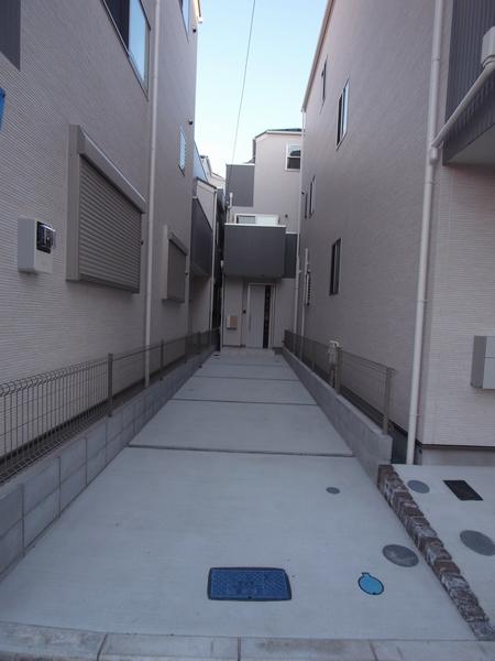 Local appearance photo. Parking two possible (4 Building: 2013 December shooting)