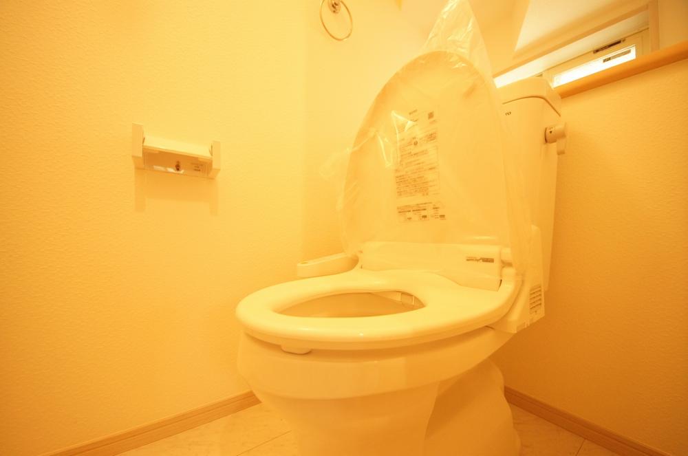 Toilet. Indoor (11 May 2013) Shooting, Toilet on the first floor, The second floor and has been seen equipped.