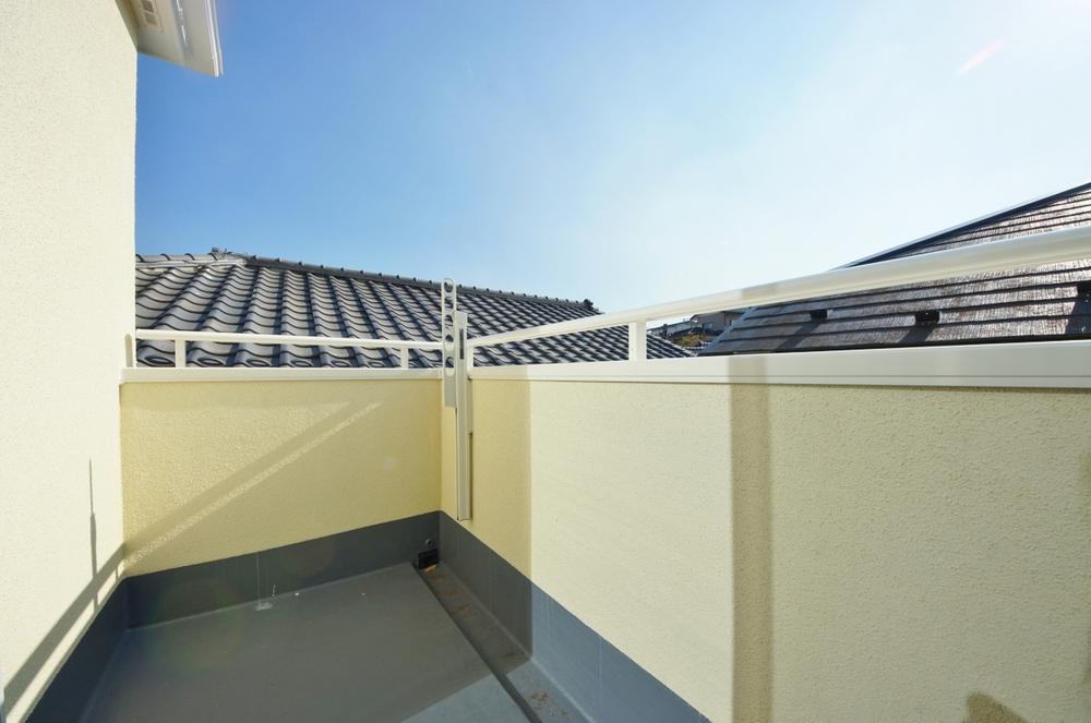 Balcony. Local (11 May 2013) Shooting, Easy-to-use balcony with depth.