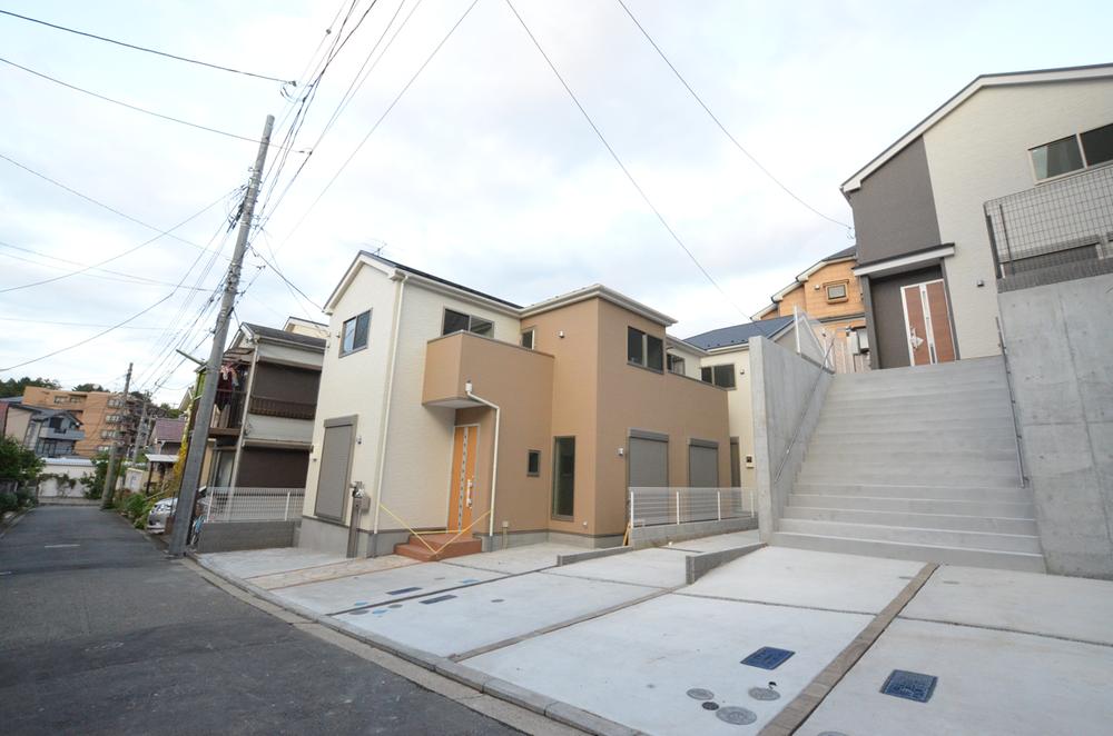 Local photos, including front road. Local (10 May 2013) Shooting