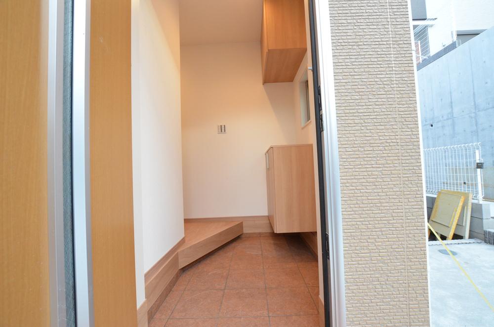 Entrance. Local (10 May 2013) Shooting