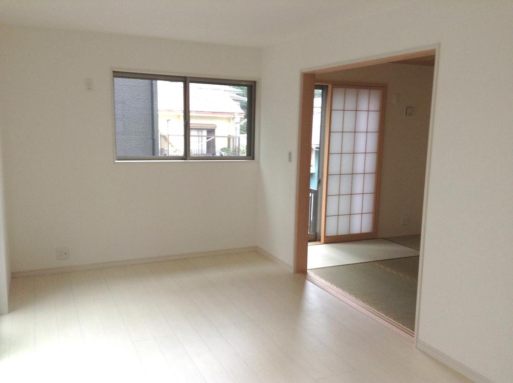 Living. Local photo (B Building)