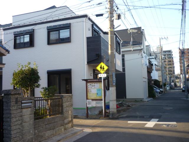 Local photos, including front road. Local (12 May 2013) Shooting