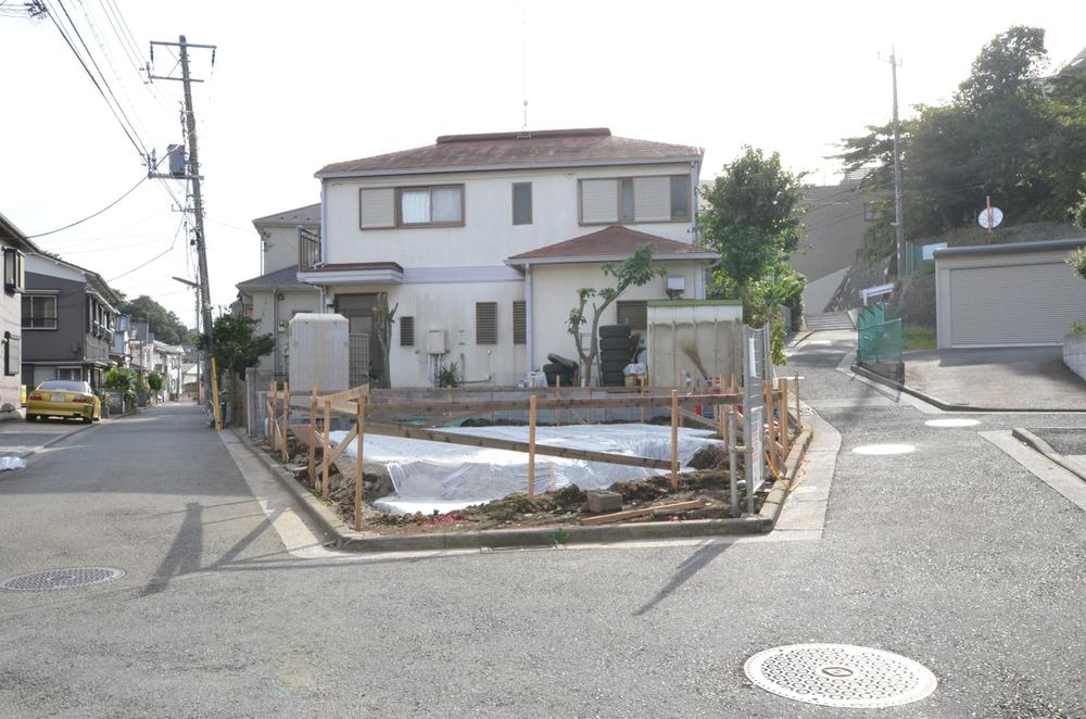 Local appearance photo. There is a feeling of opening per corner lot!