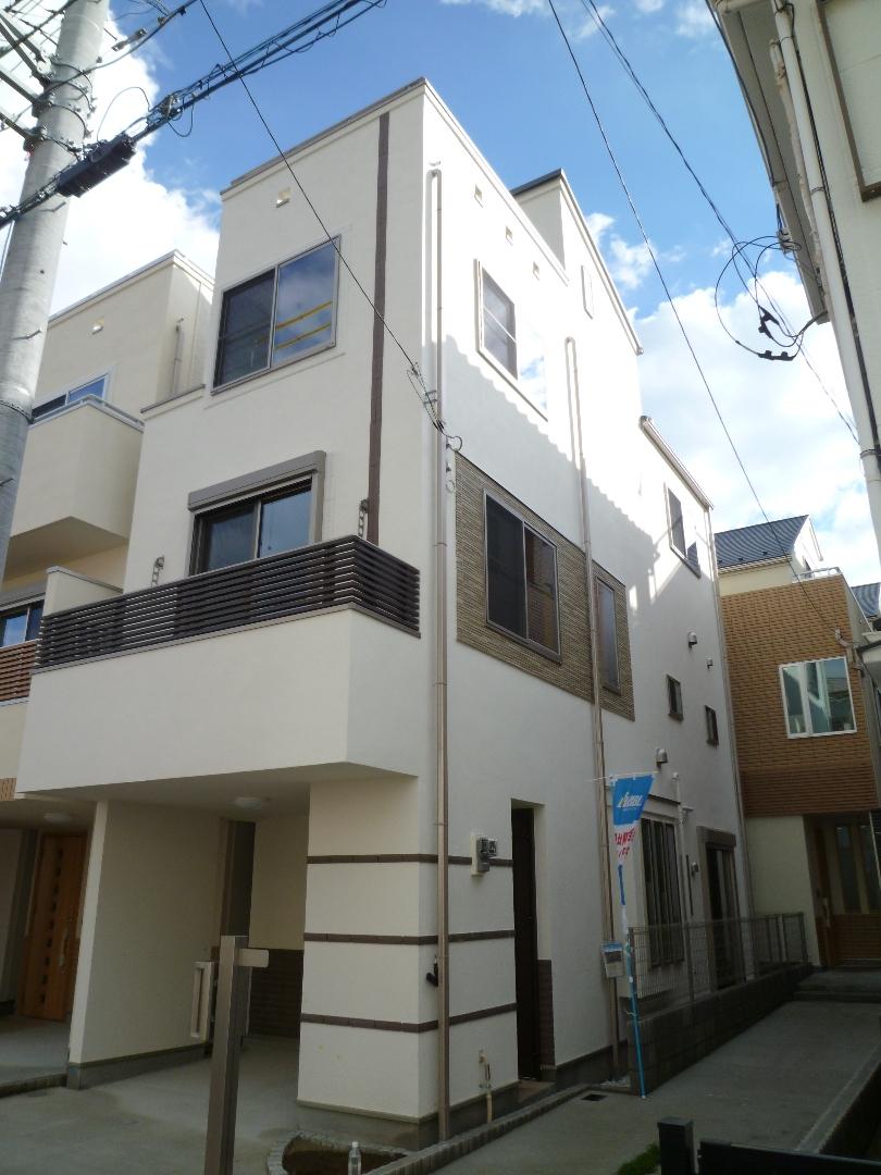 Local appearance photo. Local (12 May 2013) Shooting