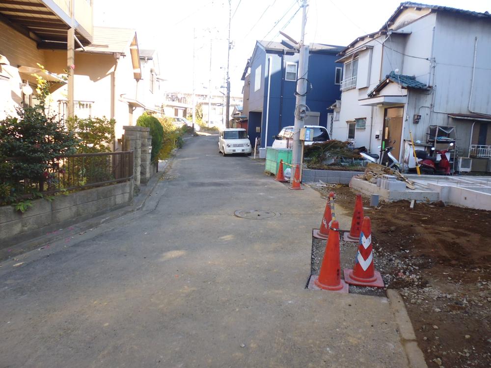 Local photos, including front road. Local shooting