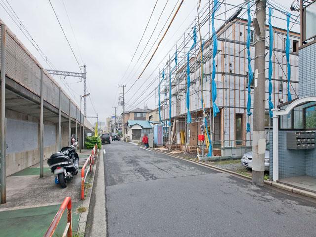 Local photos, including front road. Local (10 May 2013) Shooting