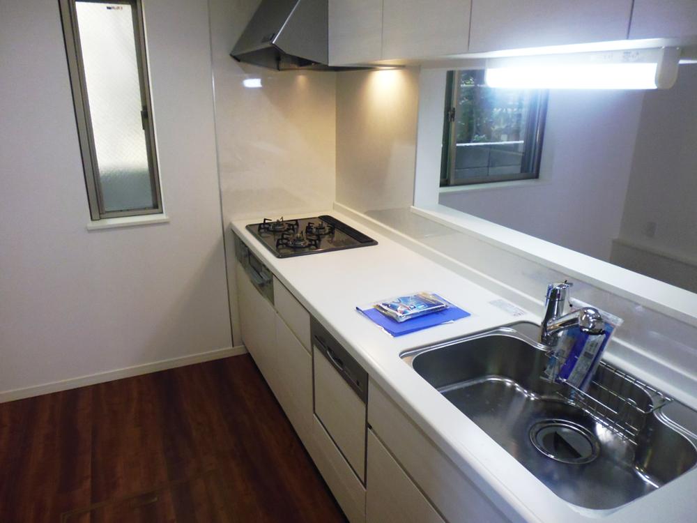 Kitchen. Built-in dishwashing