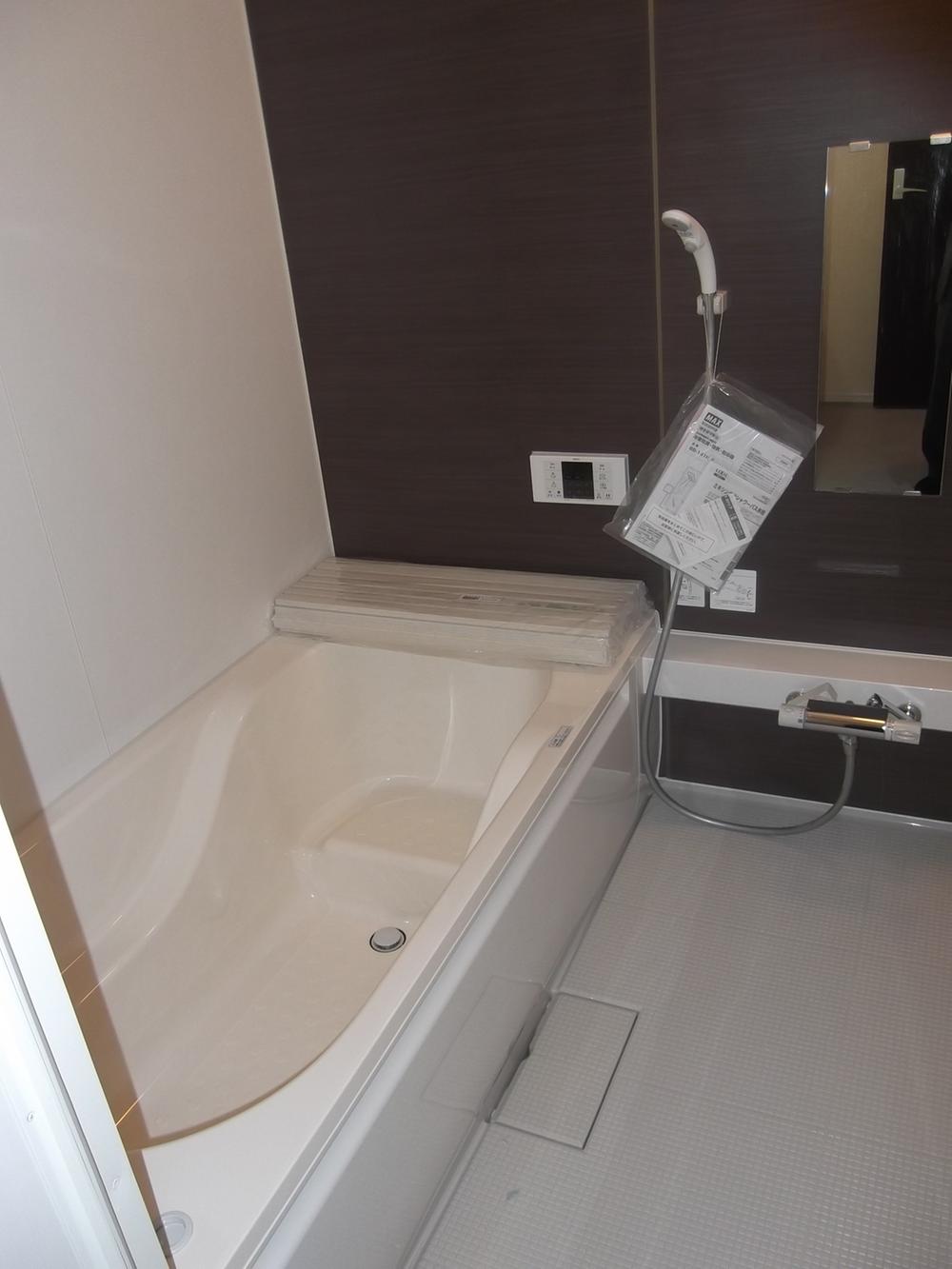 Bathroom. Indoor (12 May 2013) Shooting Refresh tired of the day with a calm bathroom