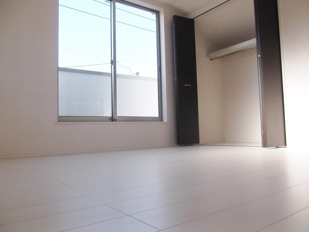 Non-living room. Indoor (12 May 2013) Shooting