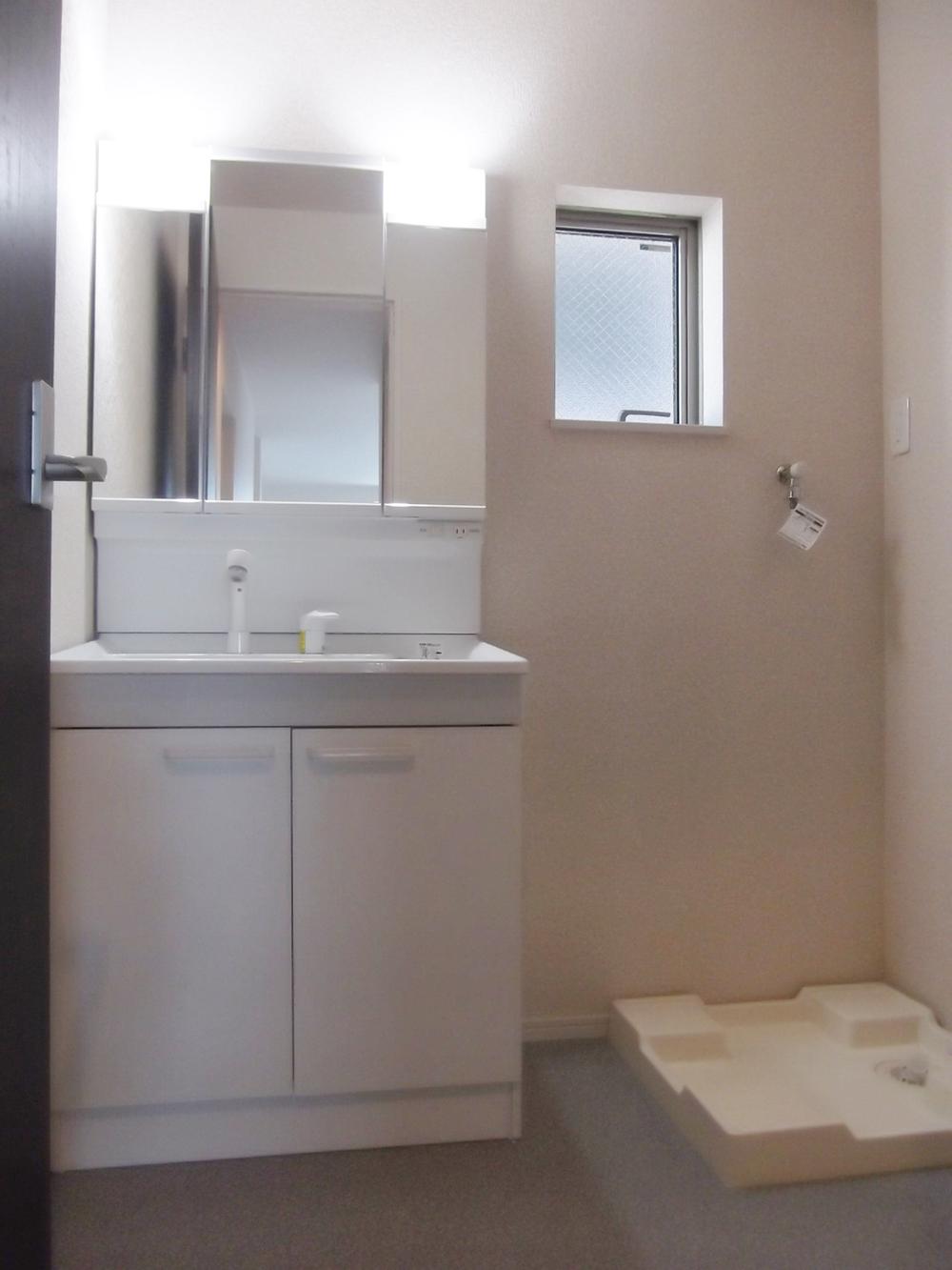 Wash basin, toilet. Indoor (12 May 2013) Shooting