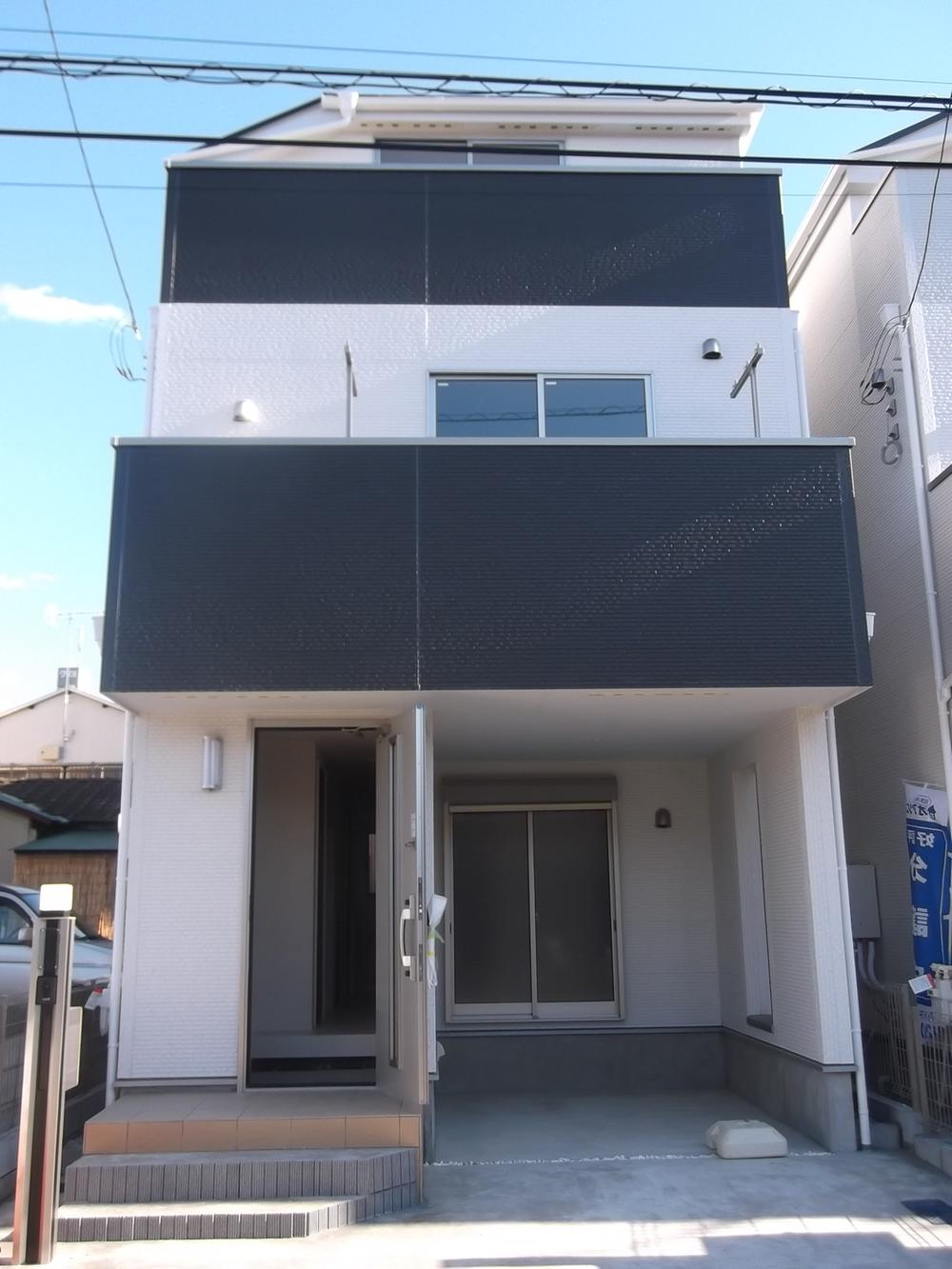 Local appearance photo. Local (12 May 2013) Shooting