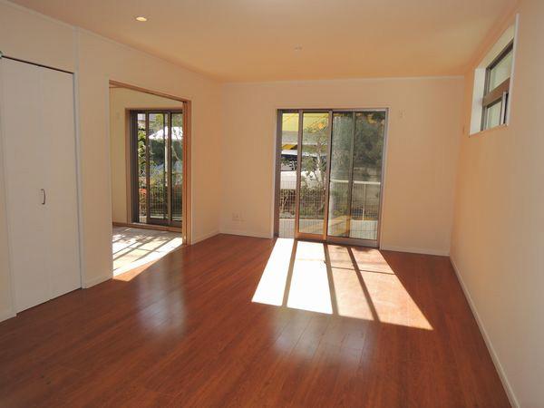 Living. Living (B Building: 2013 November shooting)