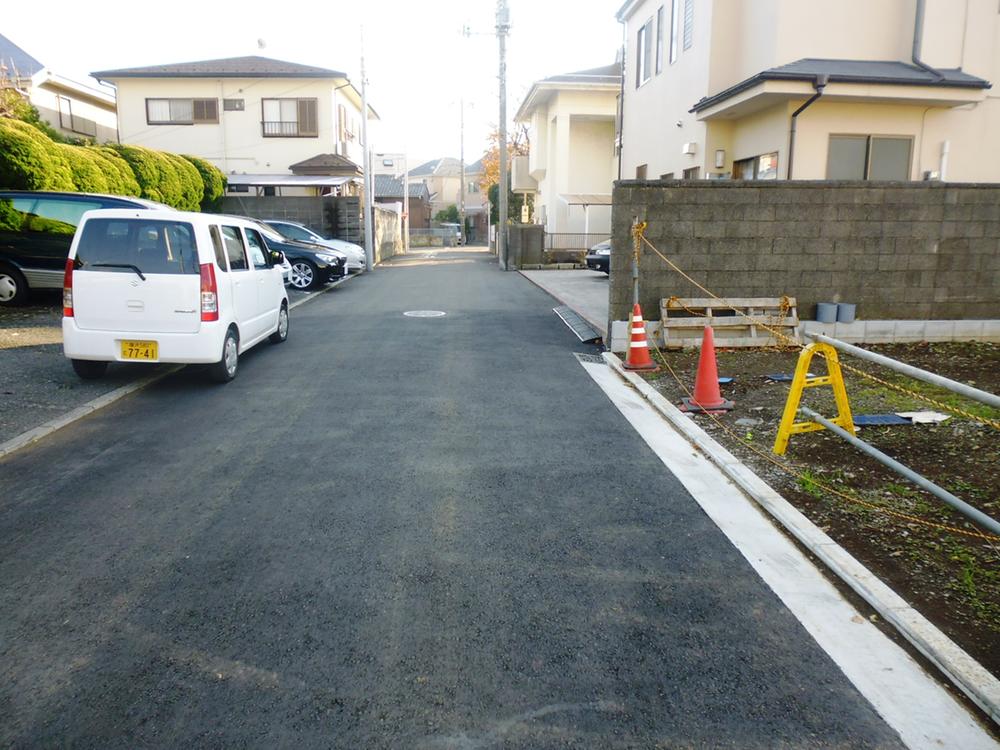 Local photos, including front road. Local shooting