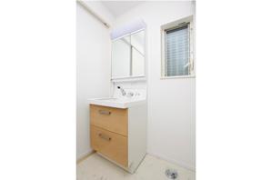 No.18 is, 4LDK + car space. It covers an area of 57.08 sq m , The building area of 100.92 sq m (including garage Partial 8.07 sq m). 6.4 tatami bed room and powder room and bathroom on the first floor, On the second floor 16.5 tatami mats of living ・ dining ・ A kitchen and balcony, On the third floor is located a 6-mat of 2 bedrooms and 5.1 tatami bedroom. Adopt a living-in stairs. With a closet that can be rich storage. This property also, Adopted Rakuera of Cleanup The kitchen. The bathroom equipped with a LIXIL Kireiyu that can comfortably bathe in one tsubo (about 3.3 sq m) or more. Vanity room, Established a LIXIL INAX Pialat. Also, It is arranged the toilet in two places. On a clear day, Be happy be able to enjoy a view of Mount Fuji from the third floor bedroom. Local surroundings, Tsurumi Station Building "CIAL Tsurumi" (about 1800m) and Fuji ・ Baba shop, life ・ Tsurumi store (about 1200m), Sotetsu Rosen ・ Higashiterao store (about 900m) and commercial facilities Ya, Yokohama Municipal Dongtai elementary school and kindergarten Higashiterao (about 430m), Sakuragaoka kindergarten (about 820m), Iiyama kindergarten (about 810m), Sōji-ji nursery school (about 930m), Tsurumi infant welfare center - nursery school (about 1200m), Baba flowers and trees garden of Japanese-style garden, surrounded by lush greenery (about 1500m) environment suitable for child-rearing, such as has been enhanced. Per well received, The remaining three buildings. Visit the local as soon as possible on this occasion, Finished building, Atmosphere of the streets, I would invite you to experience in the improvement of living environment together your own eyes.