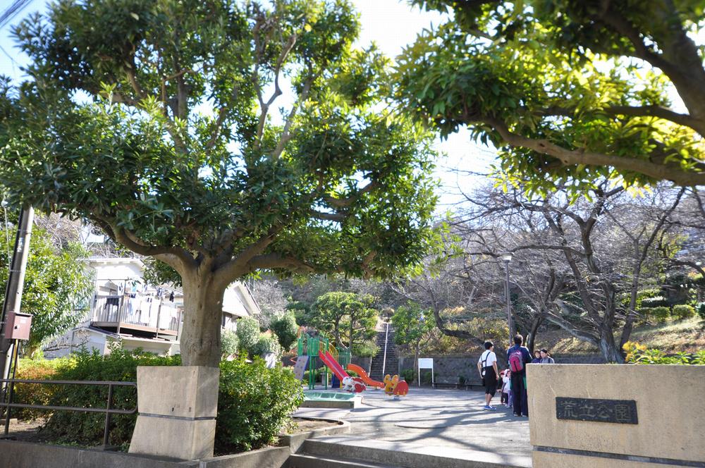 park. There is also such as 780m playground equipment to Allariz park, Nearby kindergarten who is also a park that comes to play.