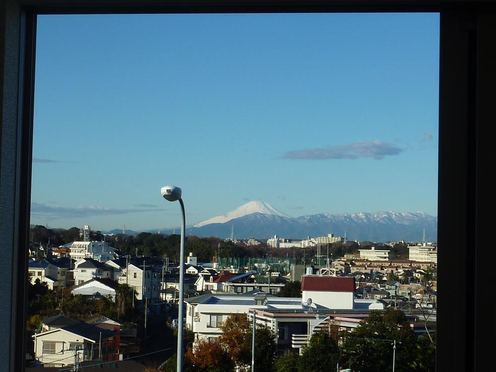 View photos from the dwelling unit. Local (December 22, 2013) a good day of shooting weather is overlooking the Mount Fuji from in the room!