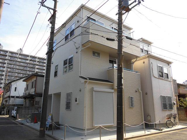 Local appearance photo. Local (12 May 2013) Shooting