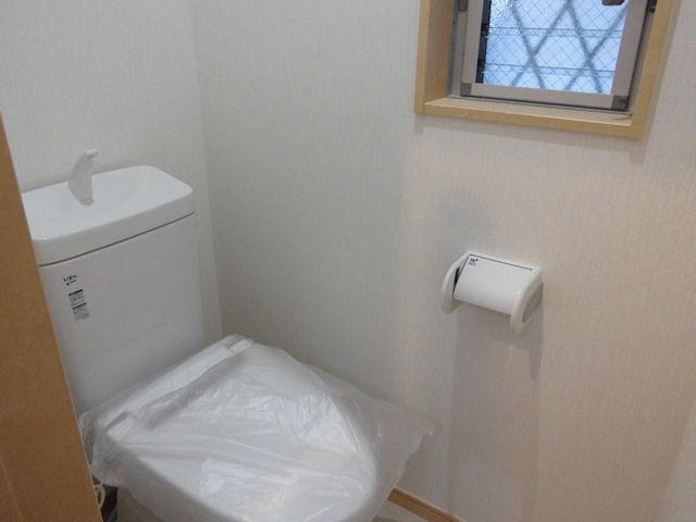 Toilet. Indoor (12 May 2013) Shooting