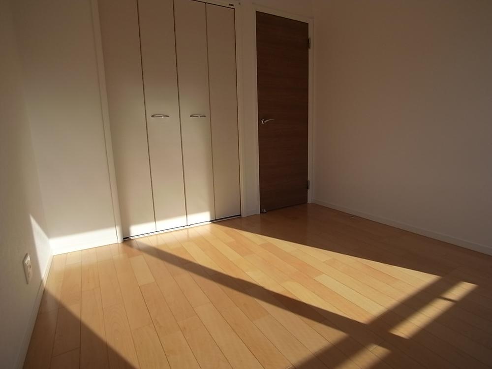 Same specifications photos (Other introspection). It is very convenient with housed in each room. Since the south-facing a Plug of sunlight.