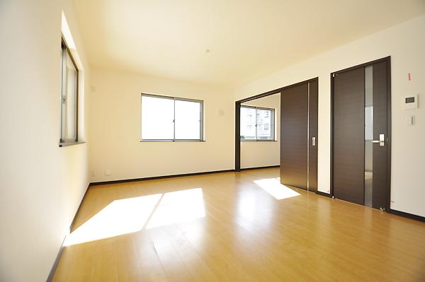 Living. 4 Building (October 2013) Shooting