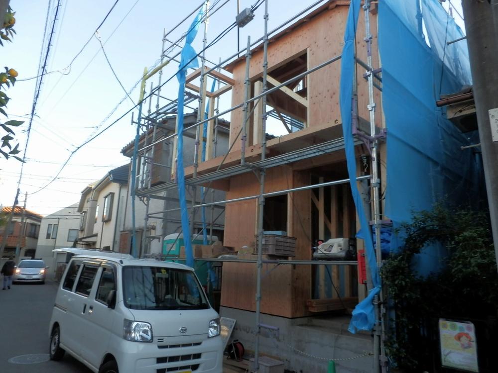 Local photos, including front road. Local (11 May 2013) Shooting