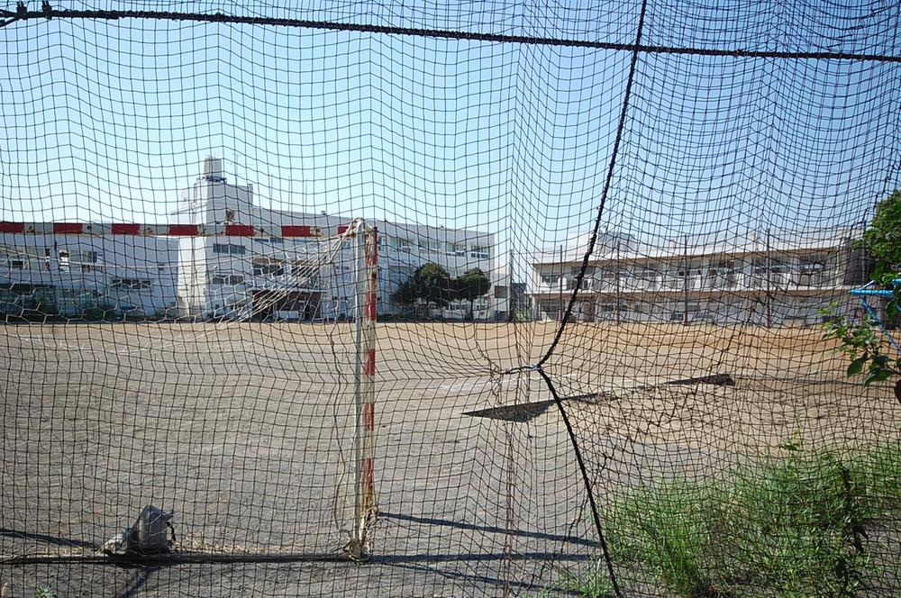 Junior high school. 1529m to Yokohama Municipal Namamugi junior high school