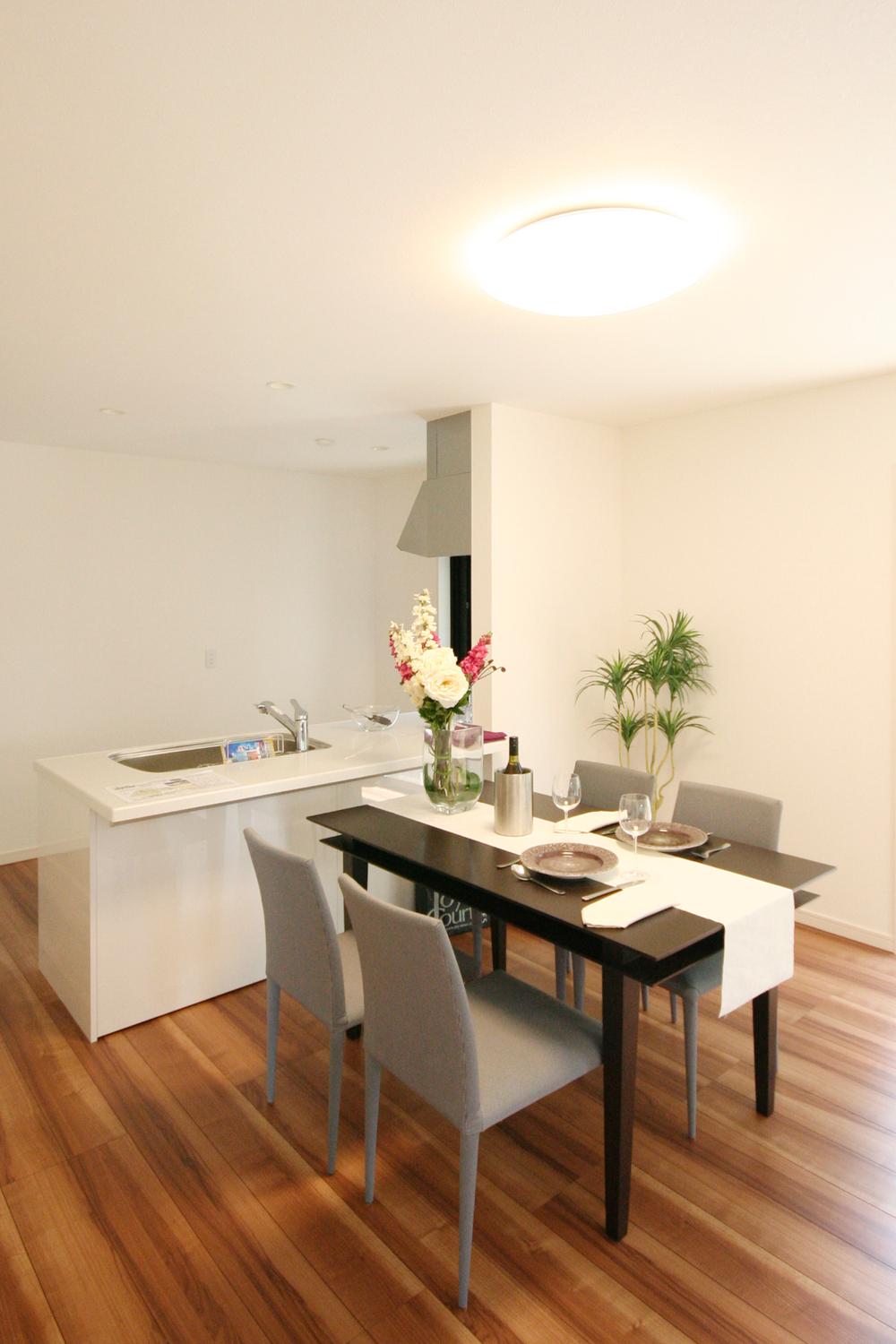 ※ Same specifications dining